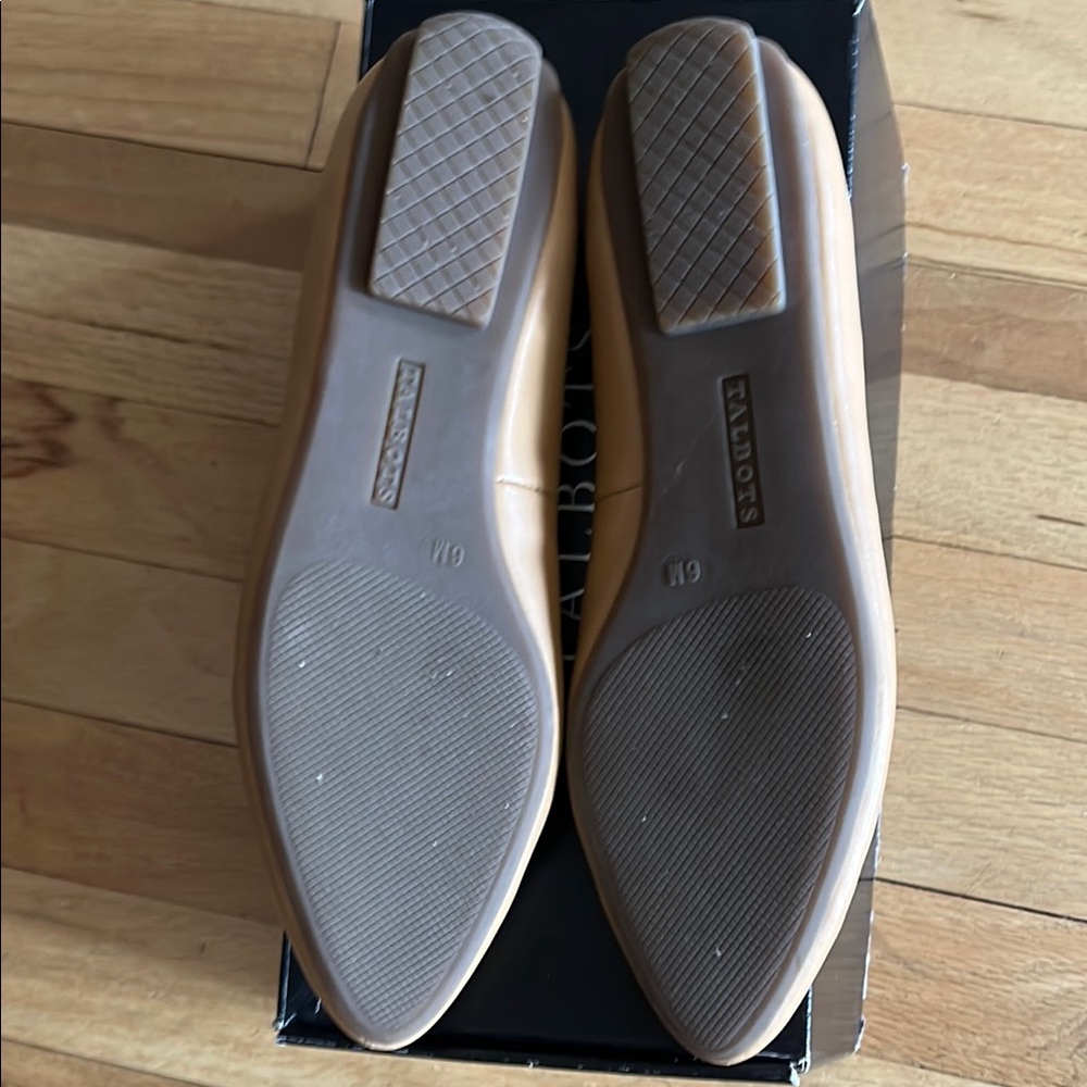 Talbots Elegant Tan Floral Loafers - Picture 4 of 6